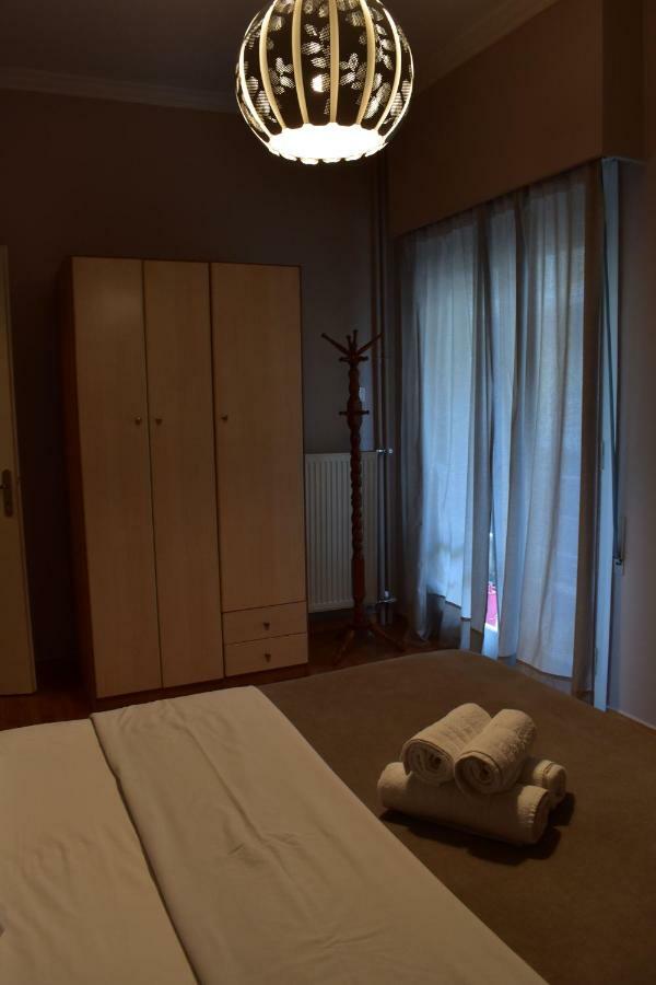 Chic Central Apartment In Evangelismos Metro Station Athen Exterior foto