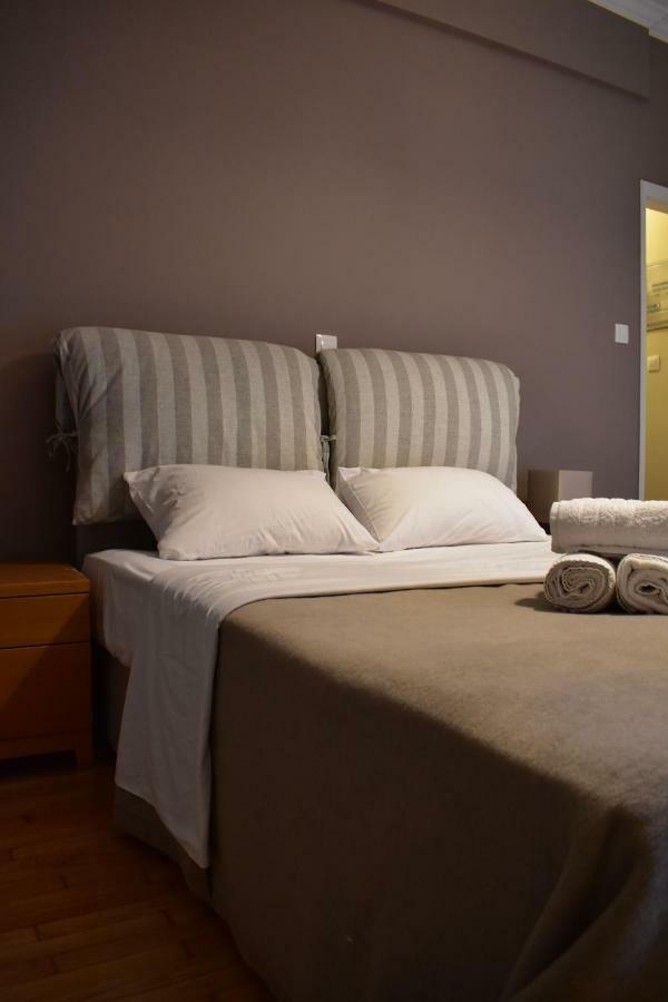 Chic Central Apartment In Evangelismos Metro Station Athen Exterior foto