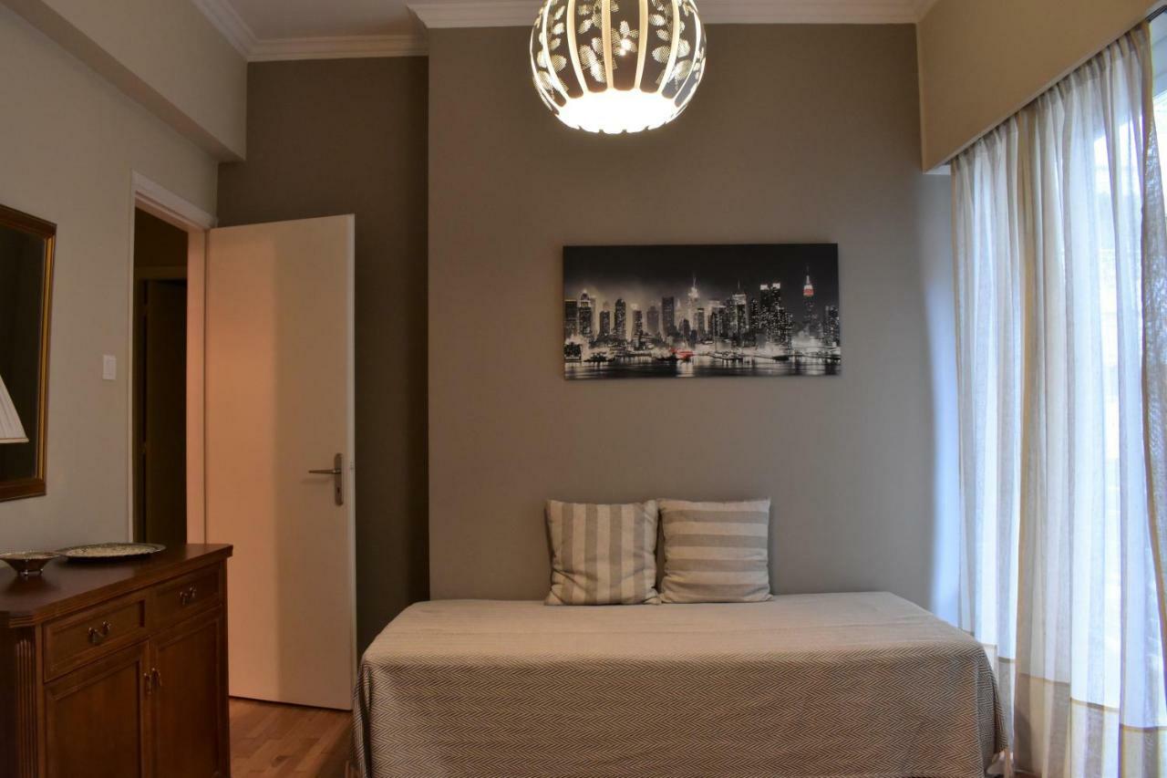 Chic Central Apartment In Evangelismos Metro Station Athen Exterior foto