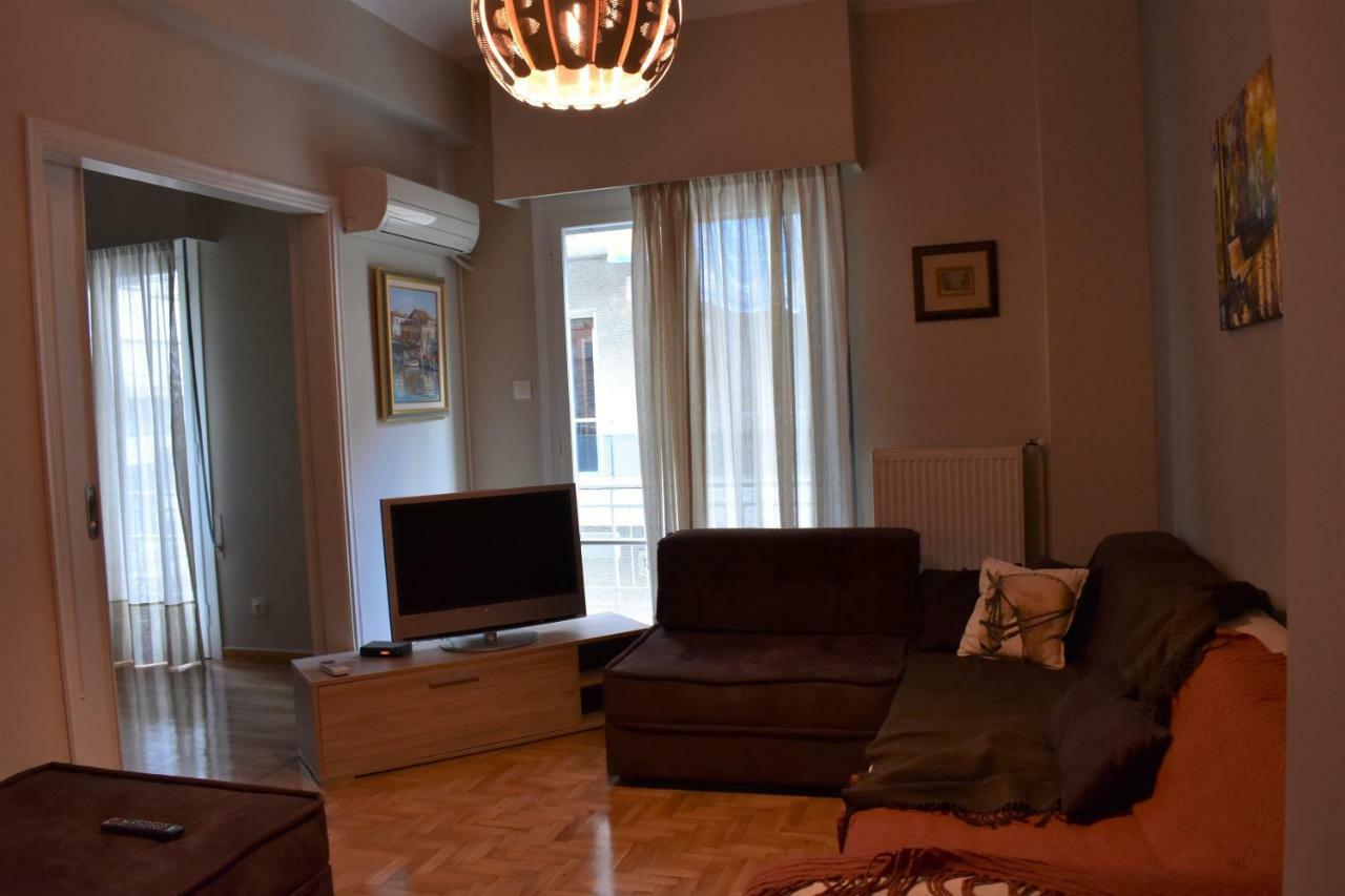 Chic Central Apartment In Evangelismos Metro Station Athen Exterior foto