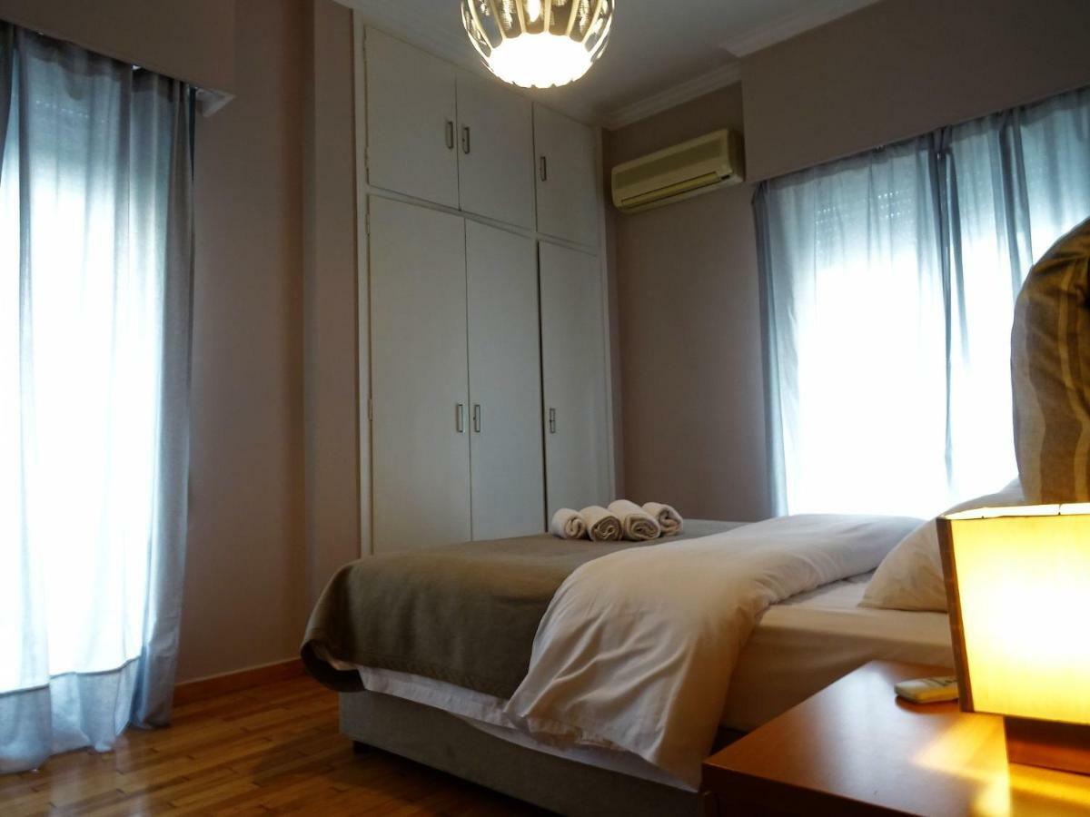 Chic Central Apartment In Evangelismos Metro Station Athen Exterior foto