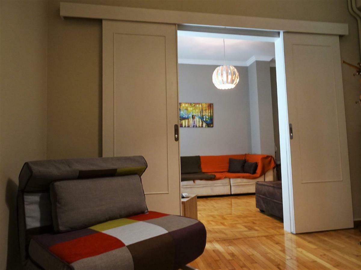 Chic Central Apartment In Evangelismos Metro Station Athen Exterior foto