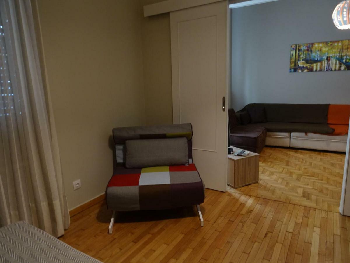 Chic Central Apartment In Evangelismos Metro Station Athen Exterior foto