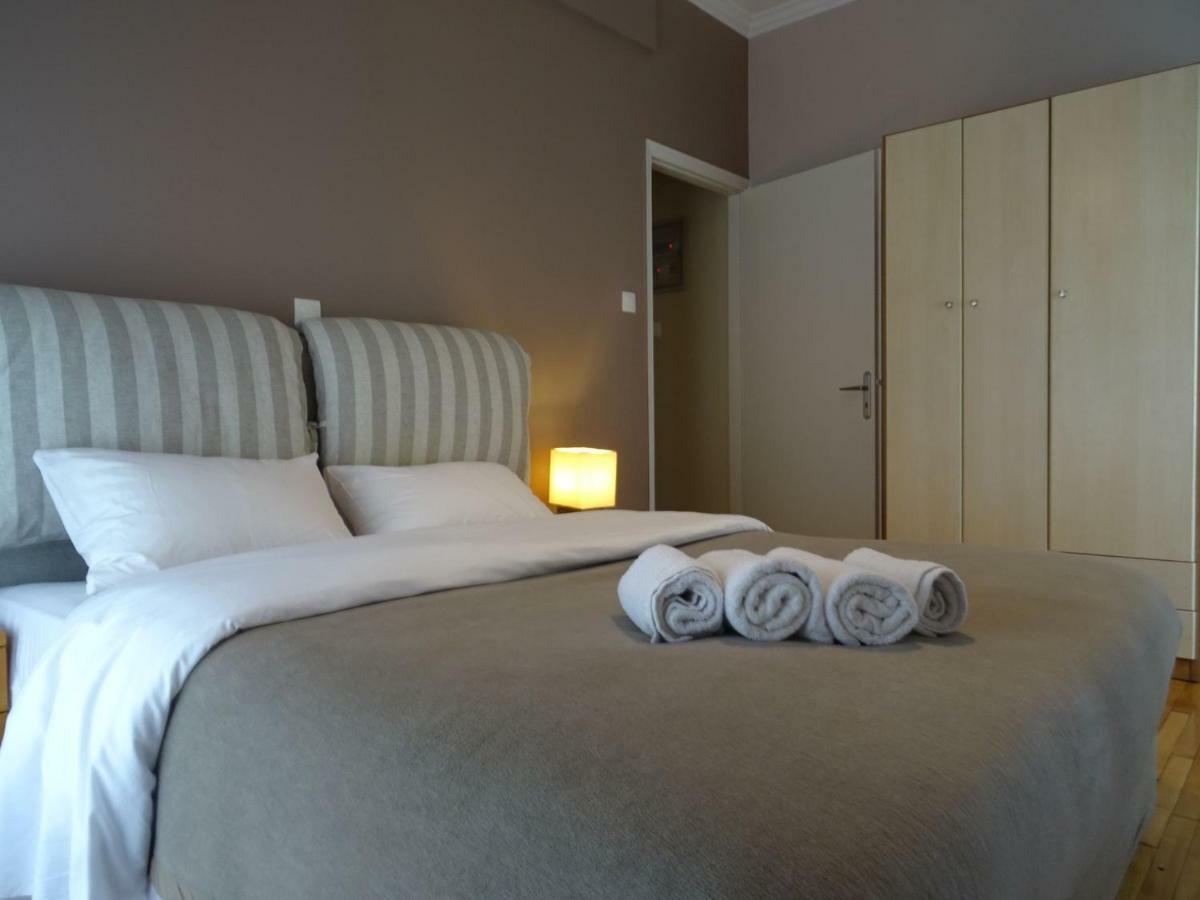 Chic Central Apartment In Evangelismos Metro Station Athen Exterior foto