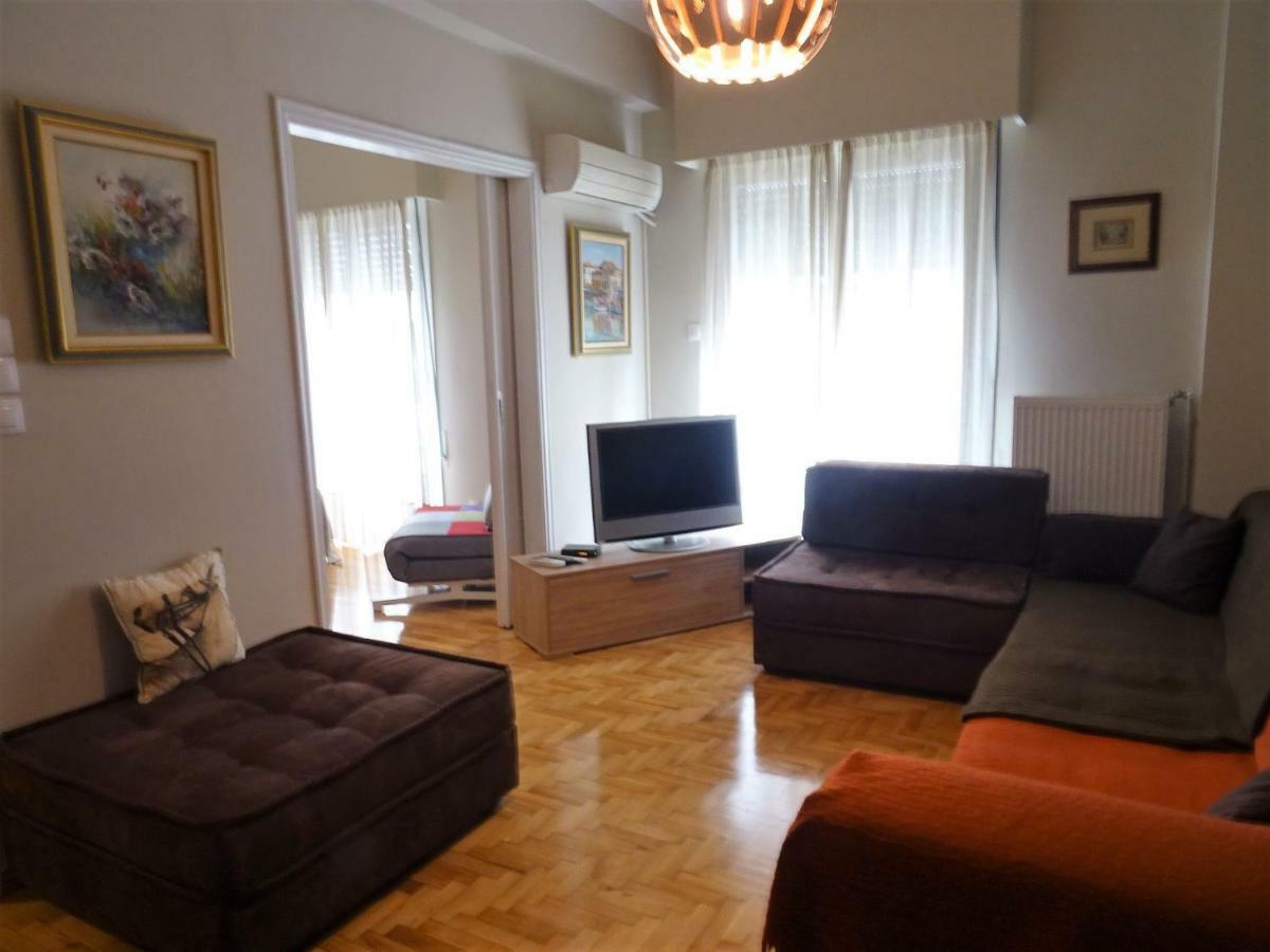 Chic Central Apartment In Evangelismos Metro Station Athen Exterior foto